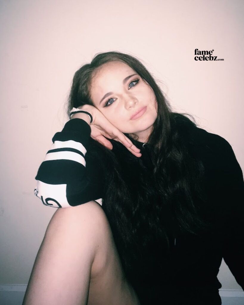 Who is Lindsey Renee?